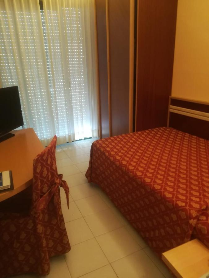 Hotel Europa Beach Village 朱利亚诺瓦 外观 照片