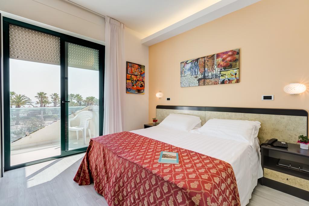 Hotel Europa Beach Village 朱利亚诺瓦 客房 照片