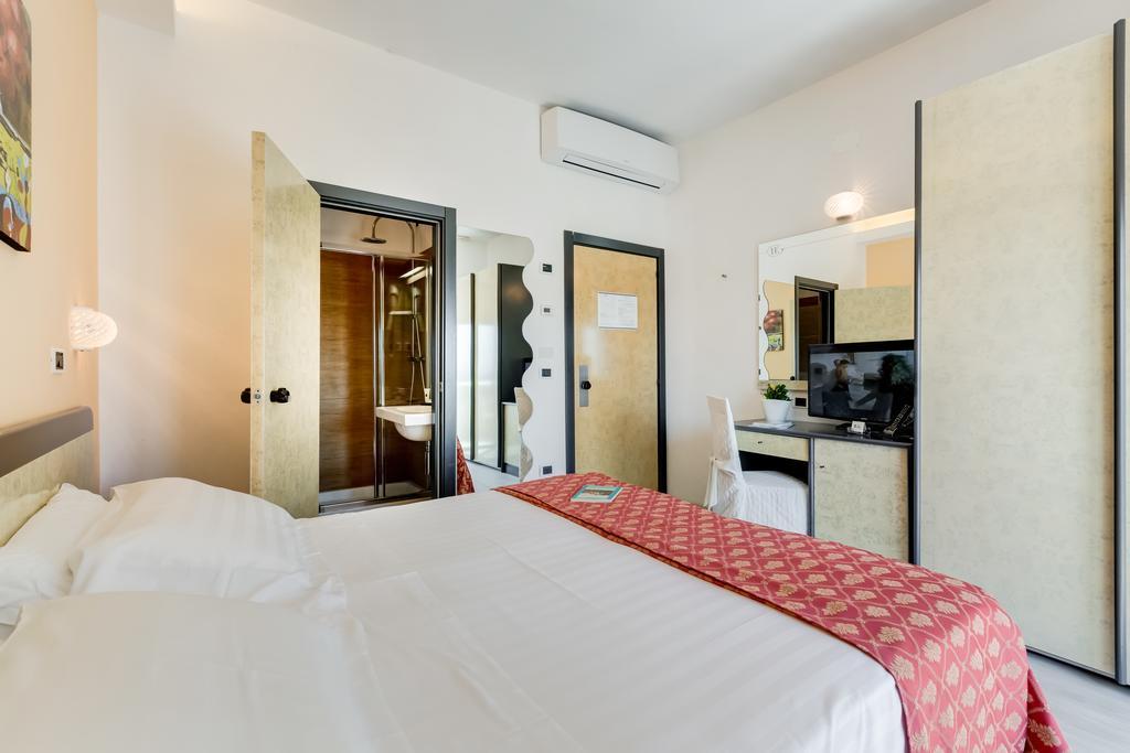 Hotel Europa Beach Village 朱利亚诺瓦 客房 照片