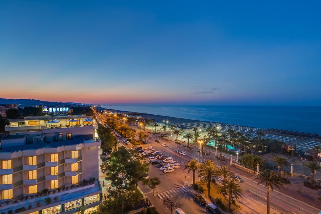 Hotel Europa Beach Village 朱利亚诺瓦 外观 照片