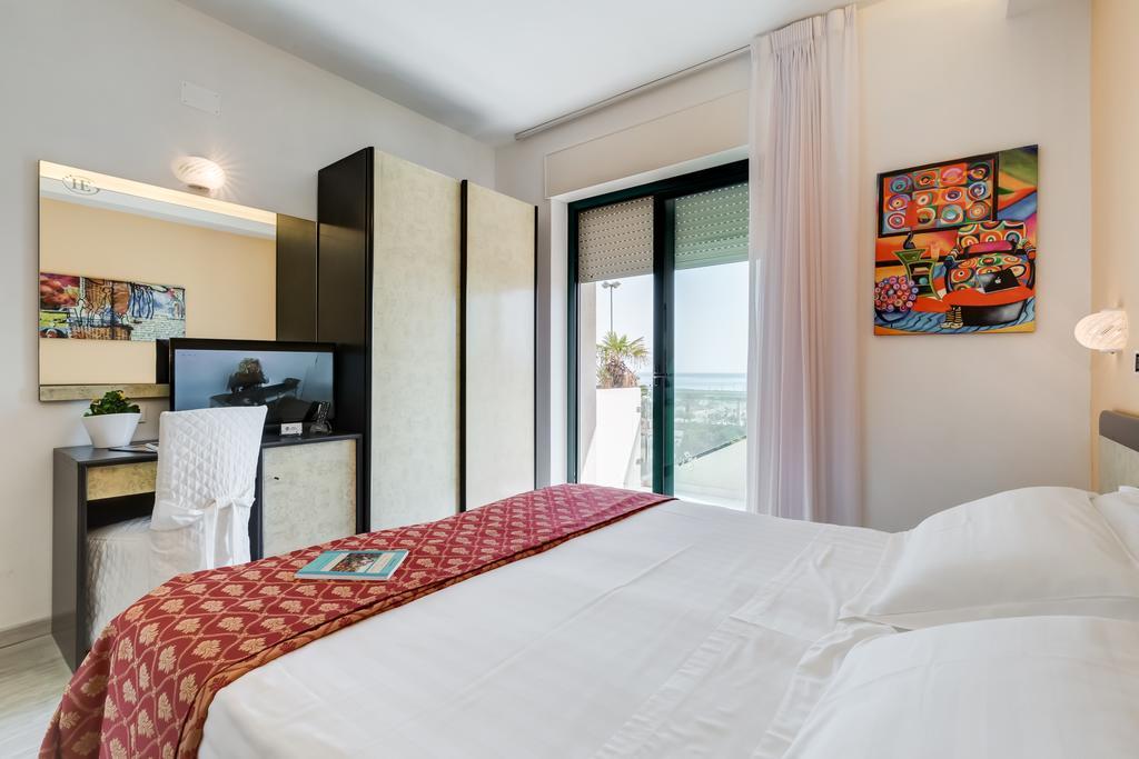 Hotel Europa Beach Village 朱利亚诺瓦 客房 照片