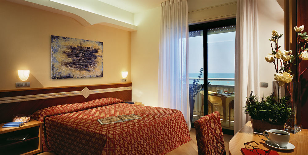 Hotel Europa Beach Village 朱利亚诺瓦 外观 照片