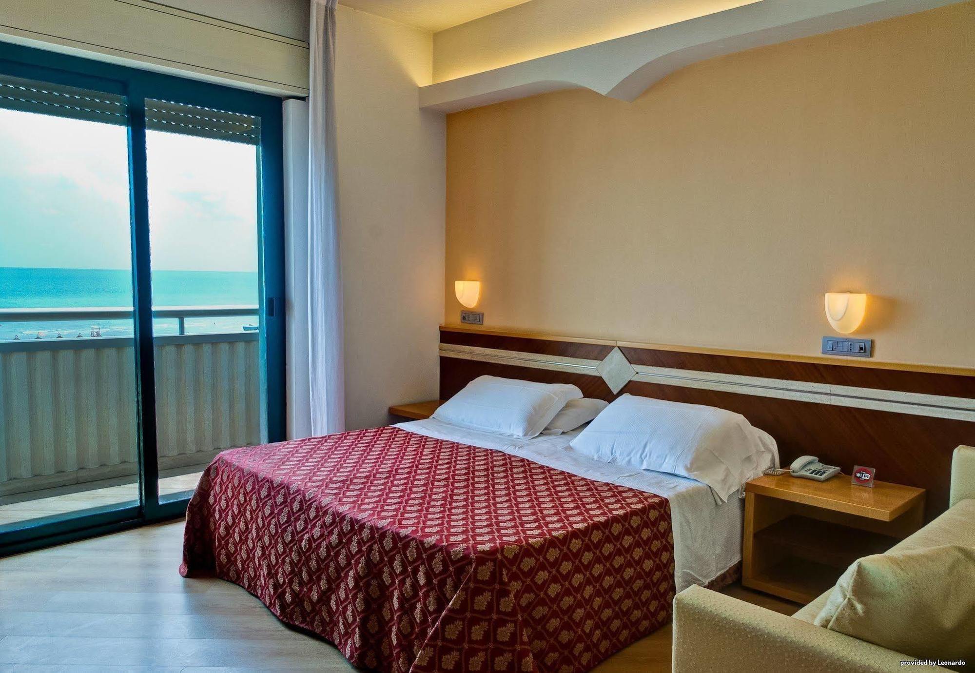 Hotel Europa Beach Village 朱利亚诺瓦 外观 照片