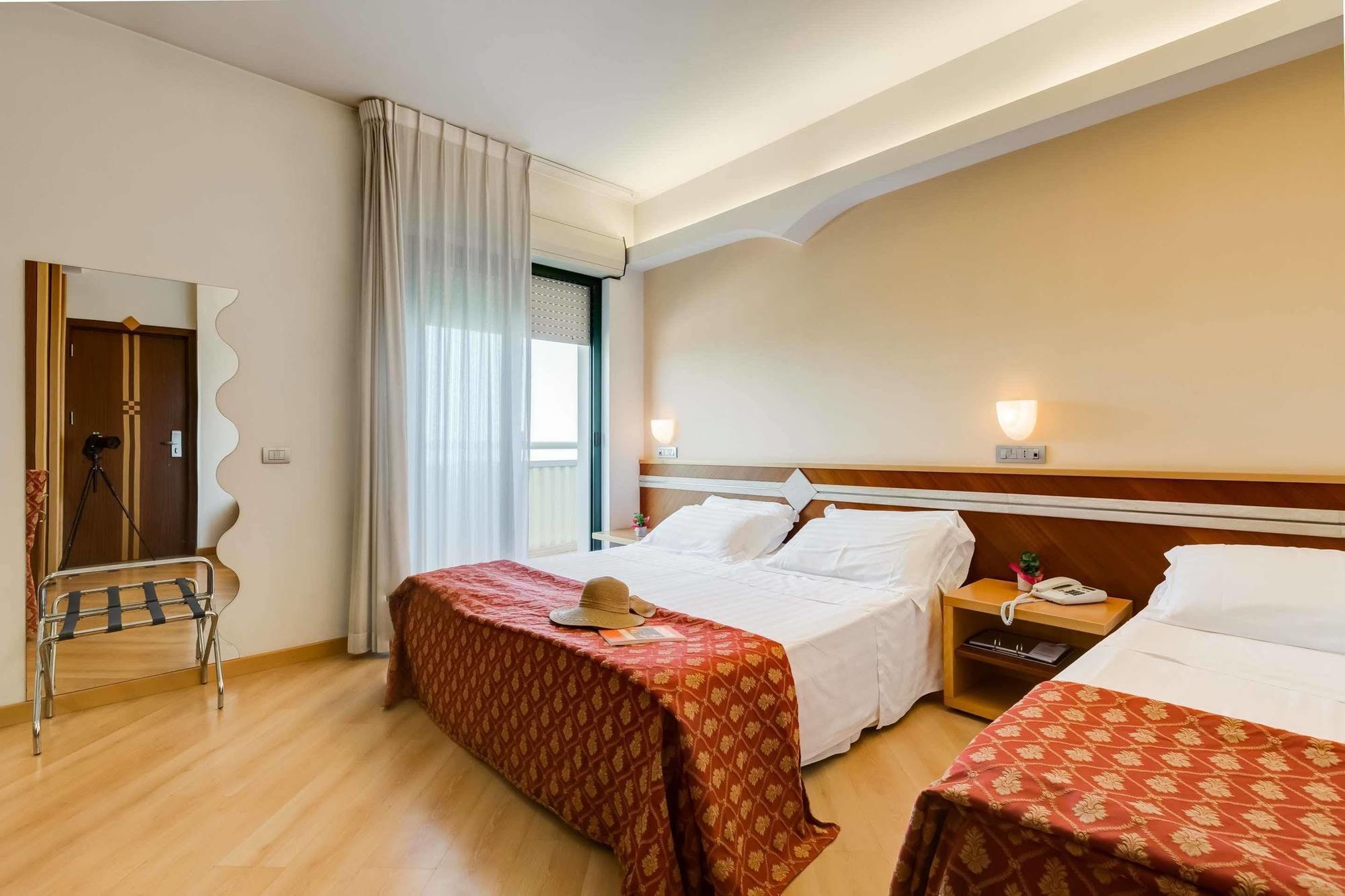 Hotel Europa Beach Village 朱利亚诺瓦 外观 照片
