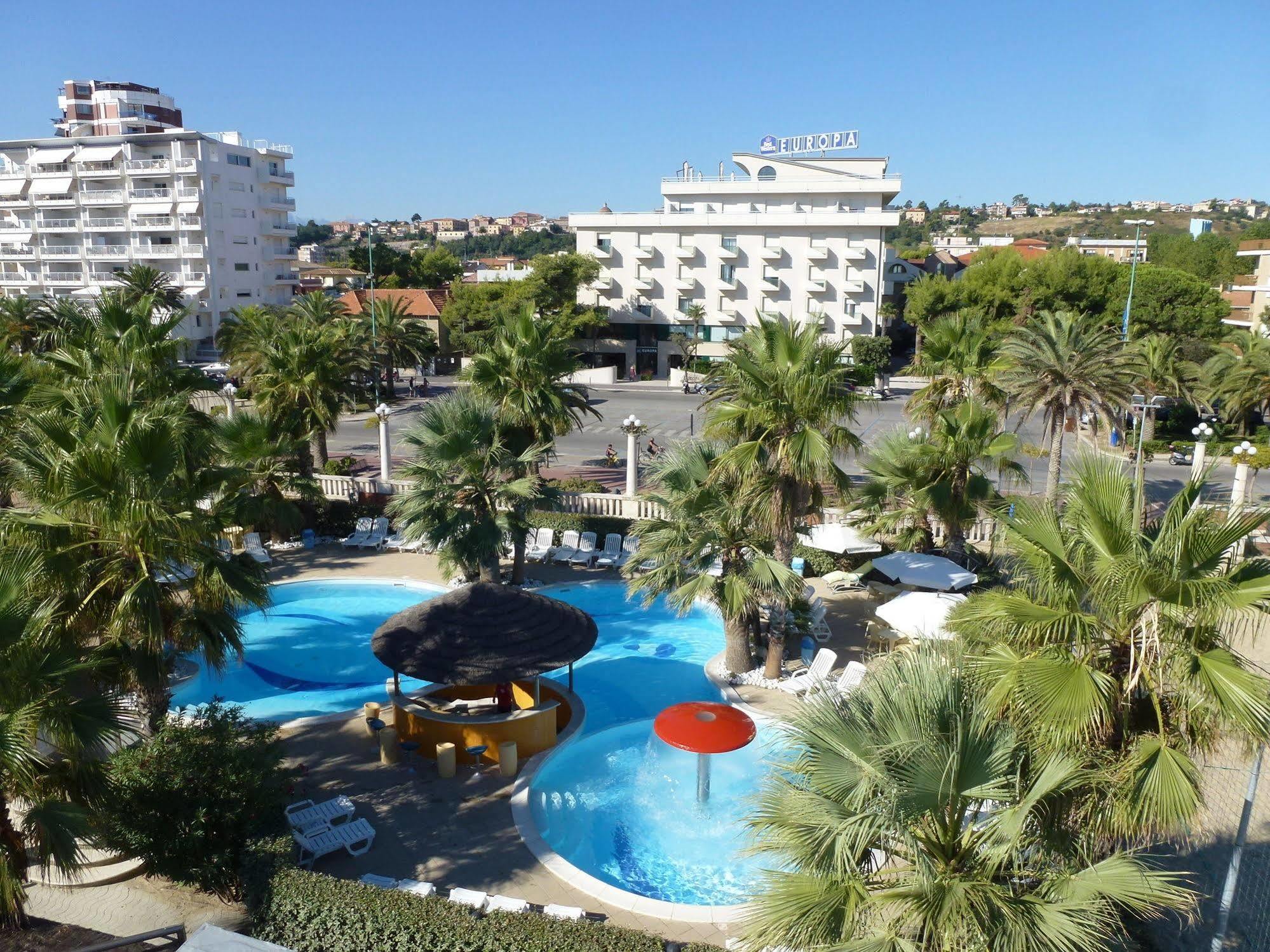 Hotel Europa Beach Village 朱利亚诺瓦 外观 照片