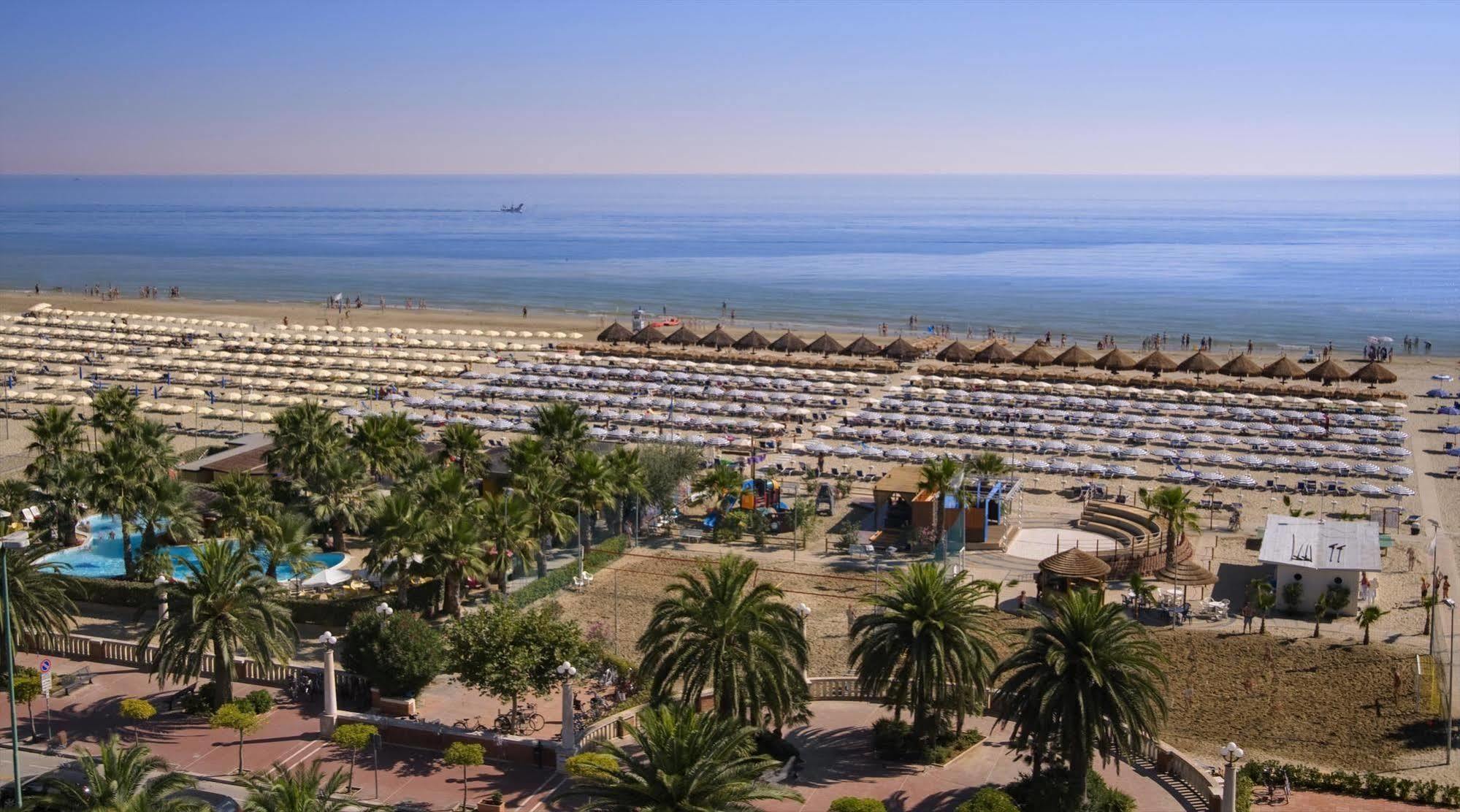 Hotel Europa Beach Village 朱利亚诺瓦 外观 照片