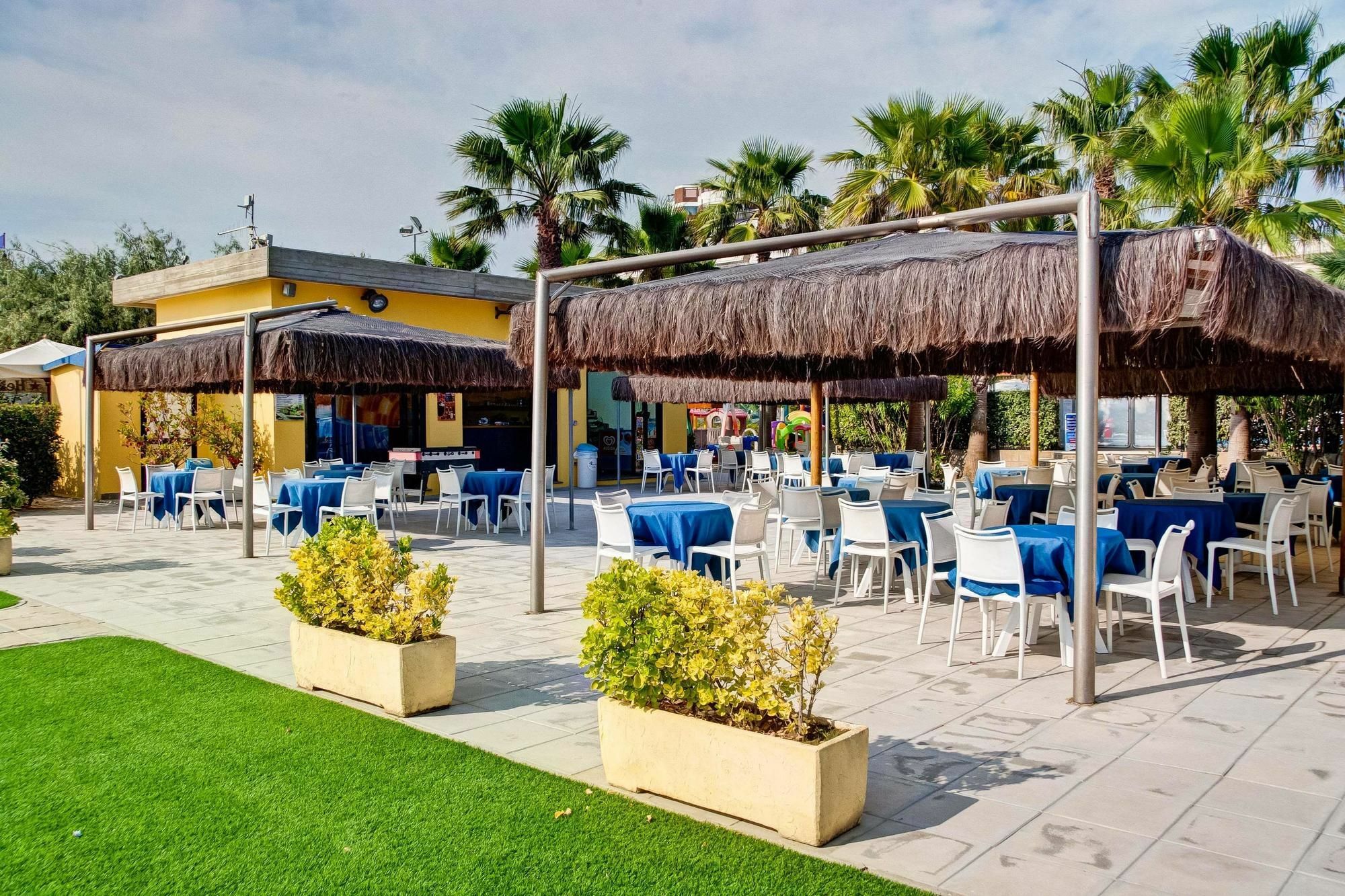 Hotel Europa Beach Village 朱利亚诺瓦 外观 照片