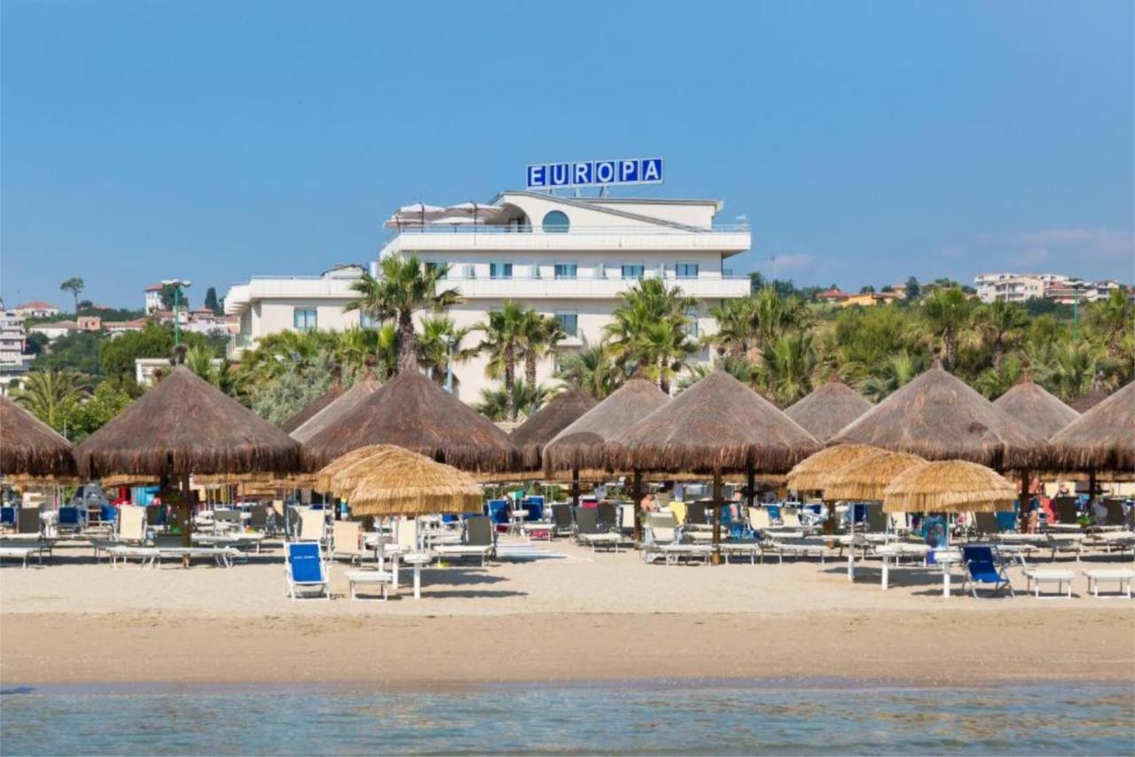 Hotel Europa Beach Village 朱利亚诺瓦 外观 照片